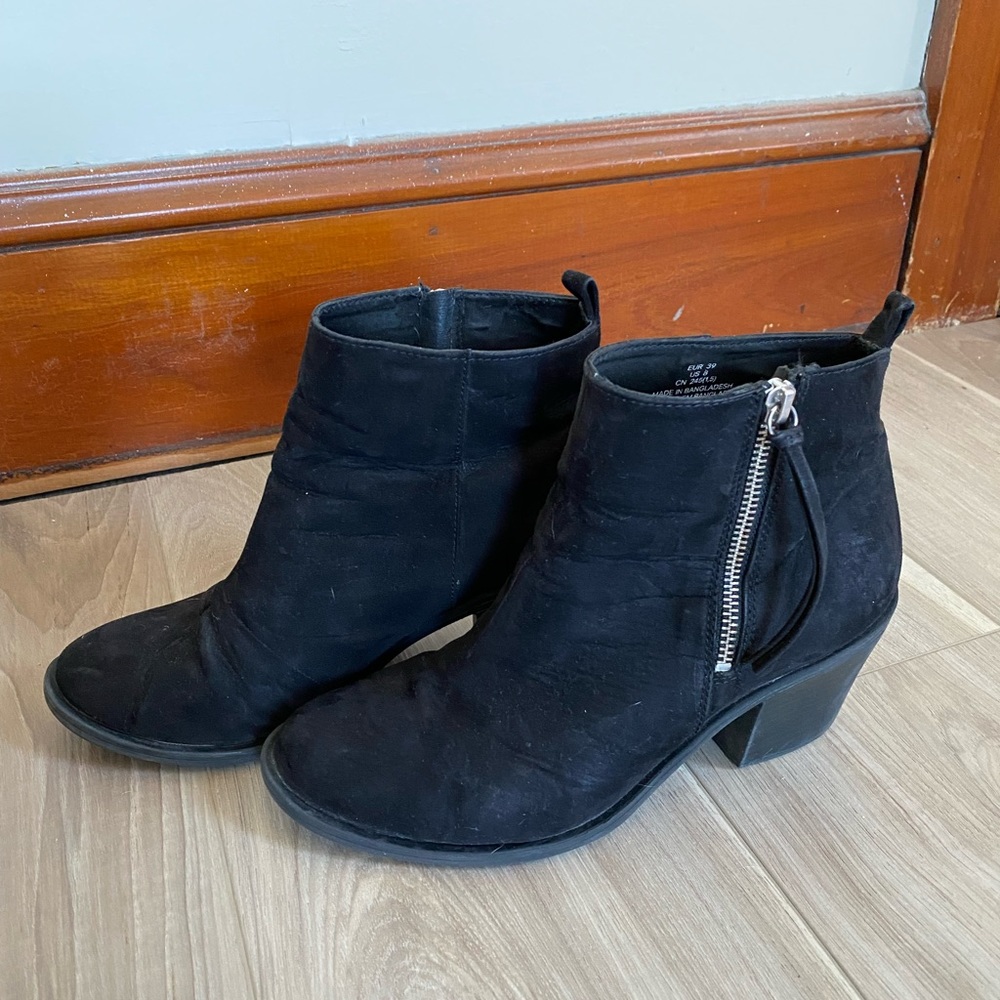 Black heeled ankle boots
